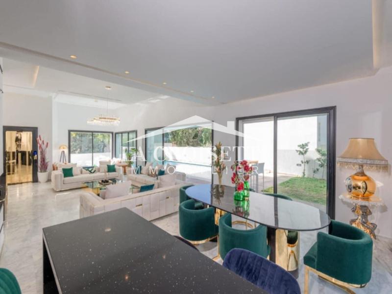 Villa S+5 avec piscine à Gammarth